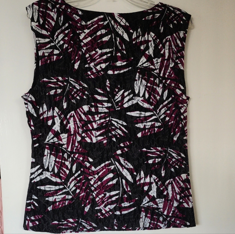 NWOT.   Muticolors Sleeveless Lady Top.